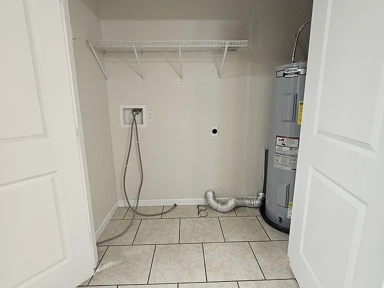 102 Frances Ct — Photo 7