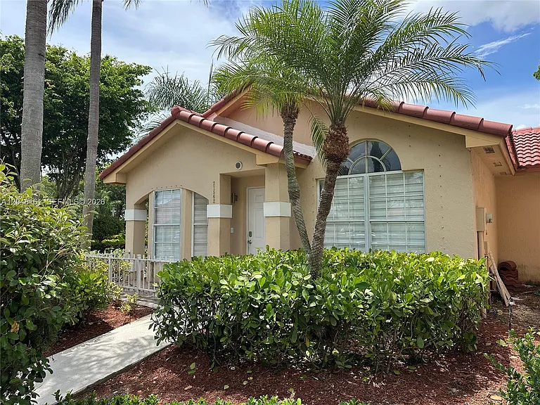 21562 SW 87th Pl — Photo 2