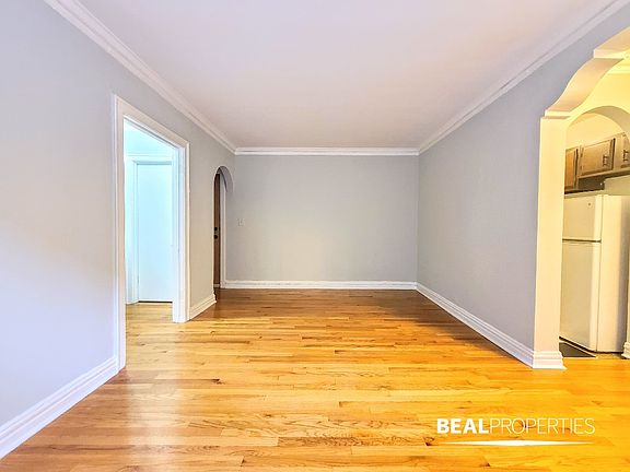3rd image of 425 W Roscoe St #425408