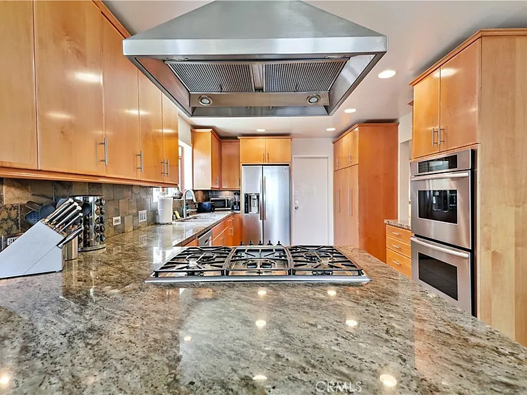 7161 Grasswood Ave — Photo 15