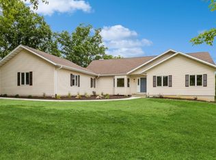 8501 Wildwood Ct, Toddville, IA 52341