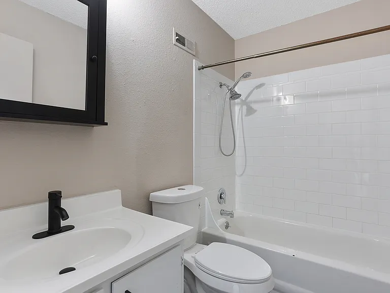 Parkwood Townhomes — Photo 7