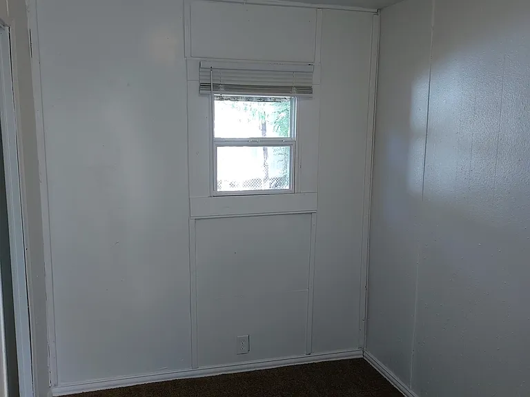 826 Queens Dr — Photo 4