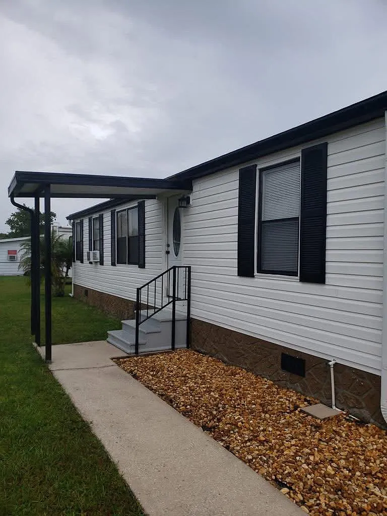 3 bed, 1056 sqft, $1,900 — Photo 3