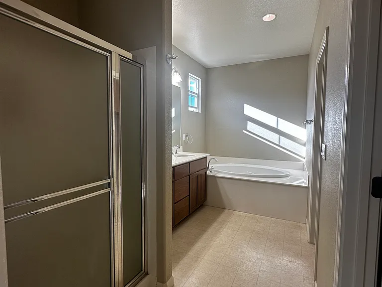 611 Falling Star Dr — Photo 18