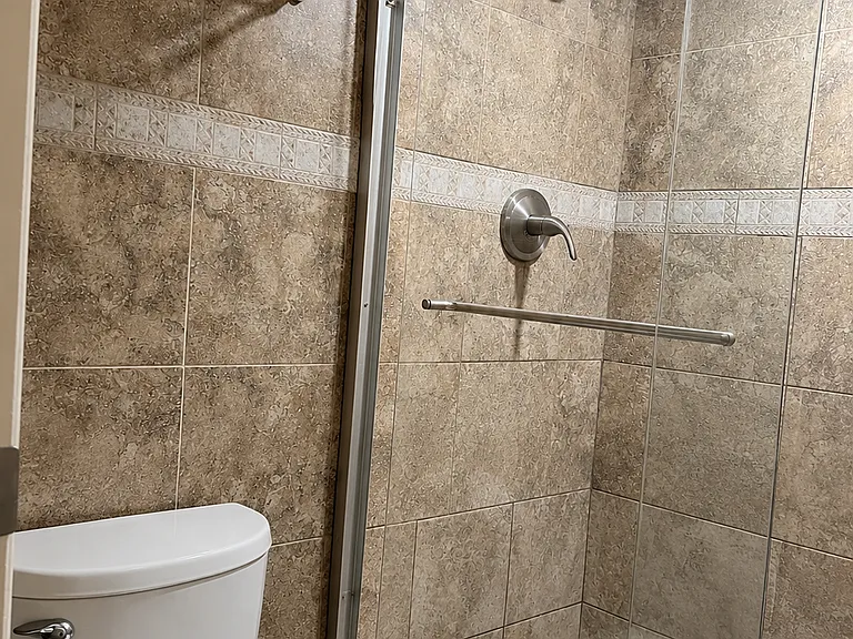 450 Commodore Dr #106 — Photo 4