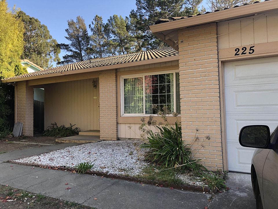 1st image of 225 Regents Park Dr