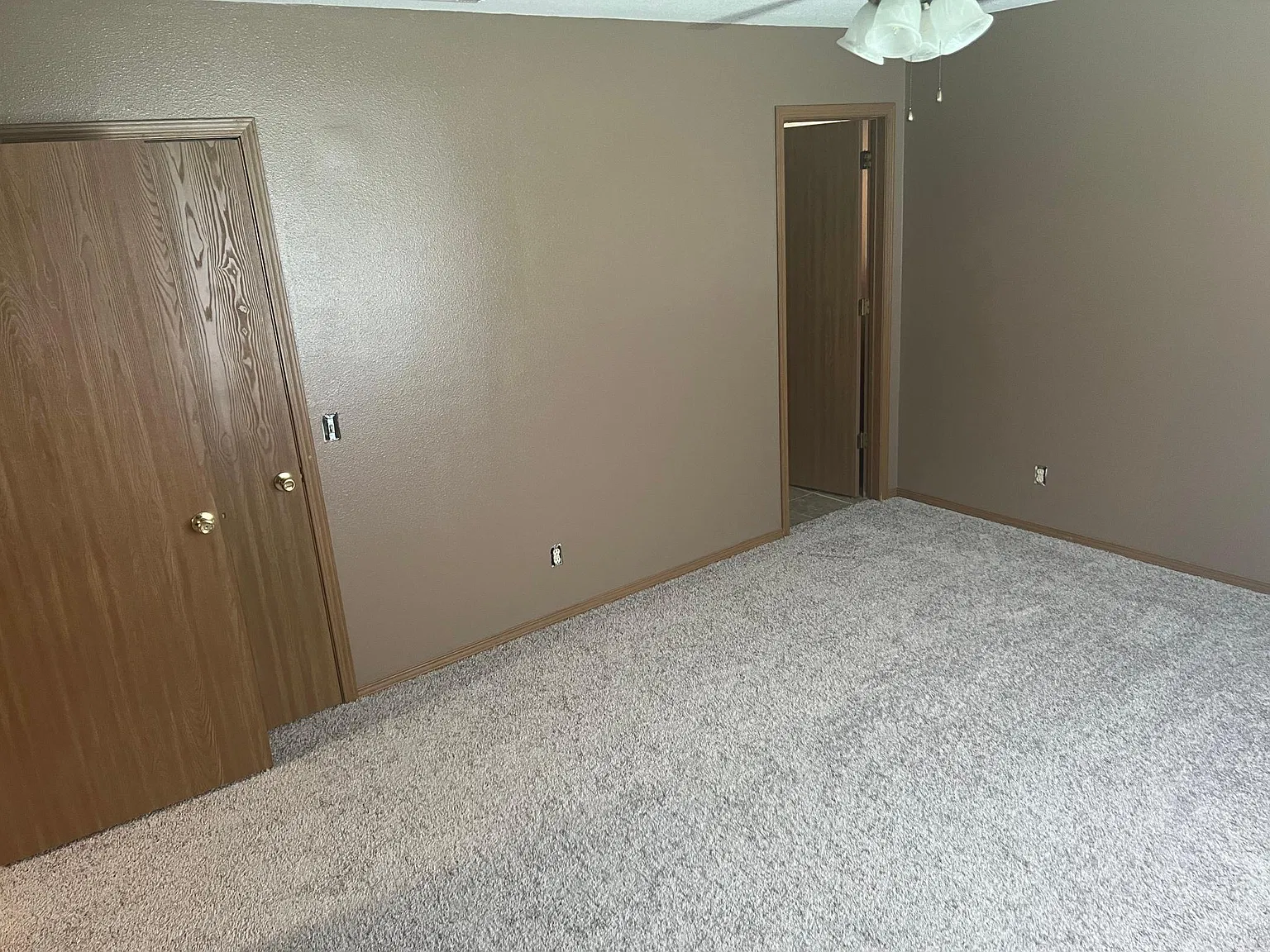 2 bed, 1050 sqft, $1,100 — Photo 4