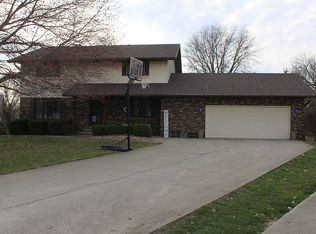 112 W Amber Dr, Fairbury, IL 61739