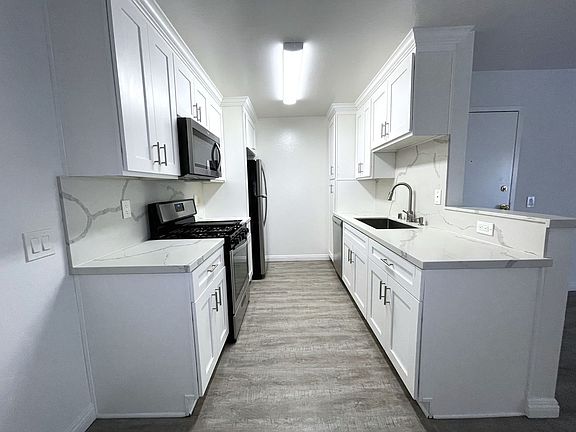 2nd image of 3445 Mentone Ave APT 101