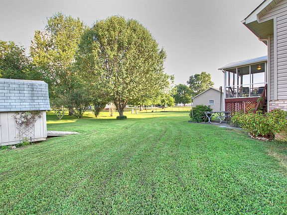 4th image of 3226 Meadowhill Dr