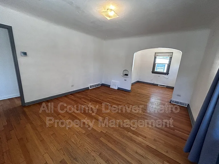 2111 S Emerson St — Photo 2