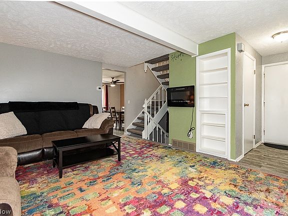 3rd image of 7024 Woodthrush Ave