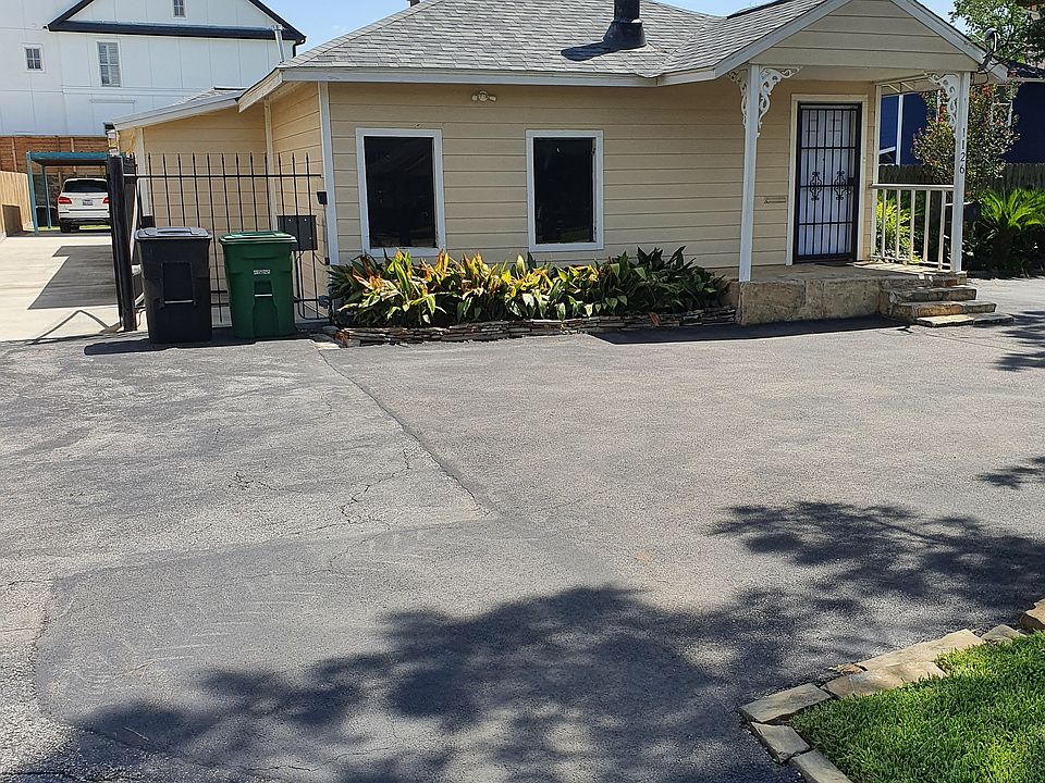 circular driveway