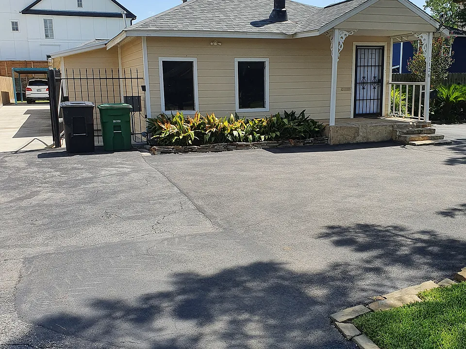 circular driveway