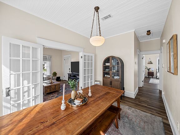 5th image of 1105 W Hunt St
