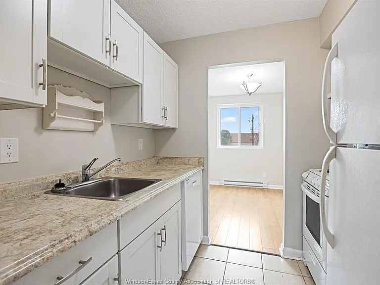 3950 Wyandotte St E #306 — Photo 12