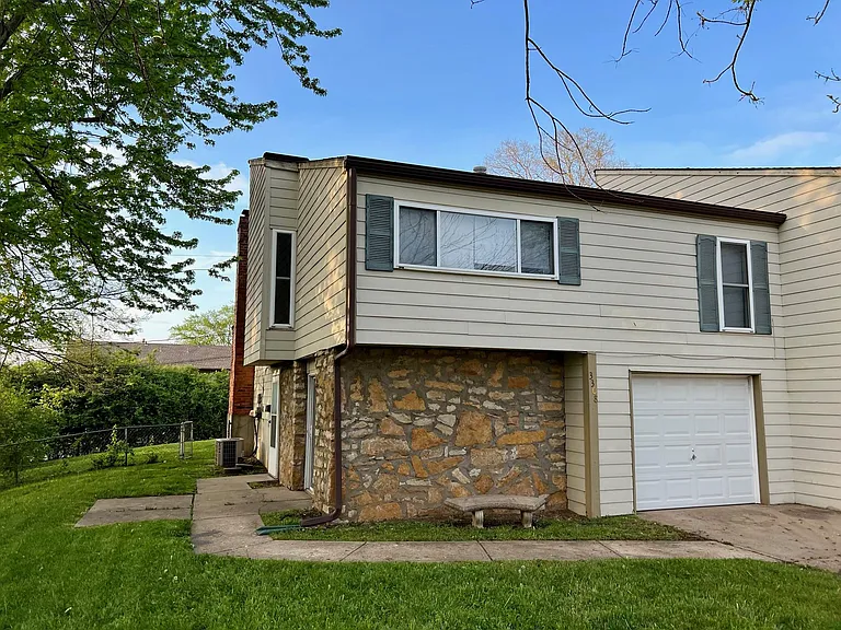 3308 Bridge Manor Dr — Photo 2