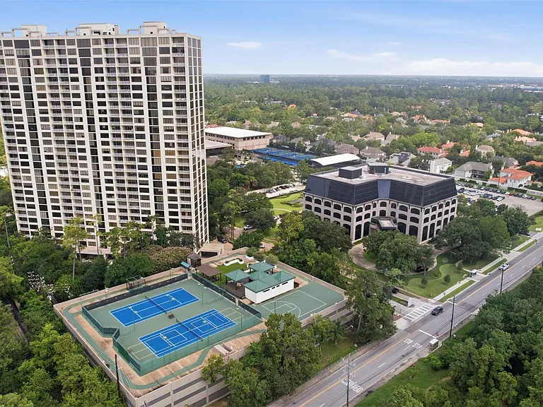 121 N Post Oak Ln #2203 — Photo 29
