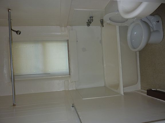 4th image of 410 W 35th St APT 11