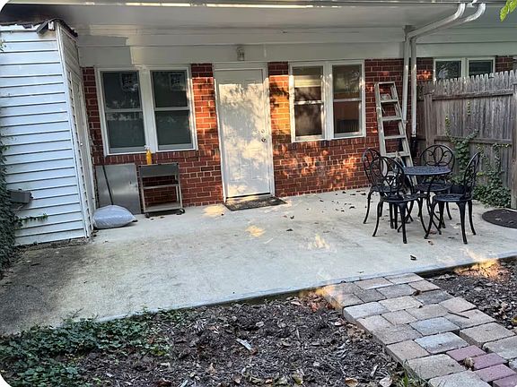 4th image of 237 N Adams St