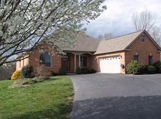 865 Crooked Oak Rd, Rocky Mount, VA 24151