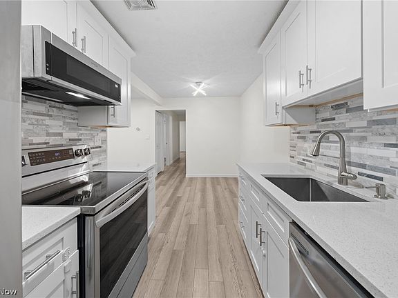 5th image of 16455 Heather Ln APT 202