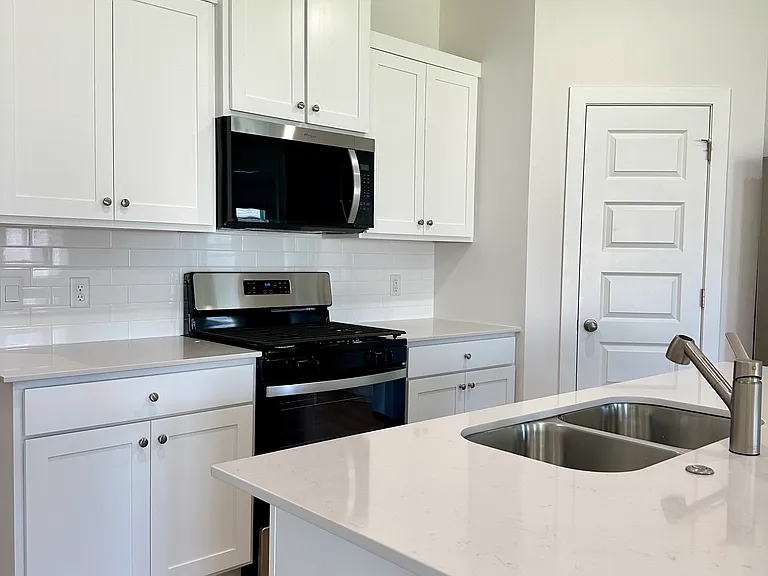 207 Collie Ave — Photo 4