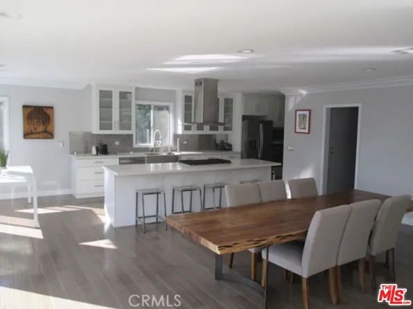 6008 S Chariton Ave, Los Angeles, CA 90056