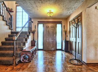 1718 Jason Cir, Rochester Hills, MI 48306