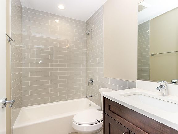 4th image of 3459 W Belmont Ave #4R
