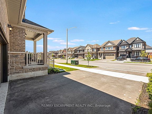 4th image of 42 Shepherd Dr