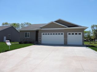 1768 Timberline Dr, Evansdale, IA 50707