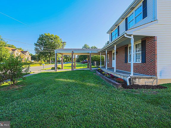 5th image of 8913 Lennings Ln