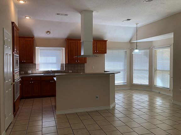 5th image of 6400 Greenbriar Ln