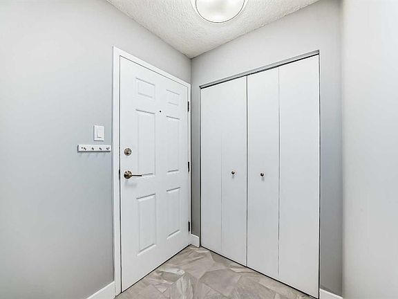 5th image of 537 W 14th Ave SW #604