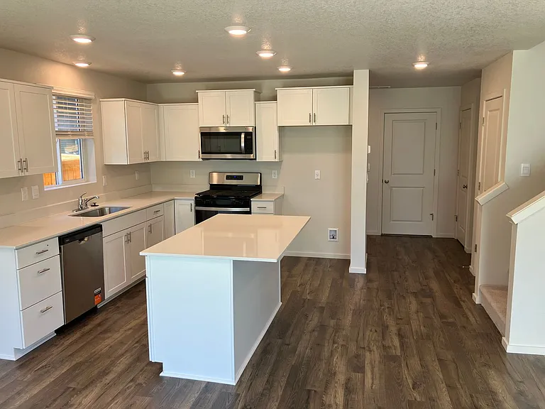 4962 Dilling Ave NE — Photo 5