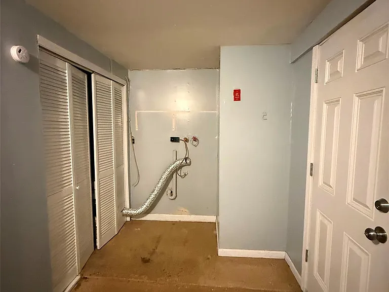 24 California Ave — Photo 14