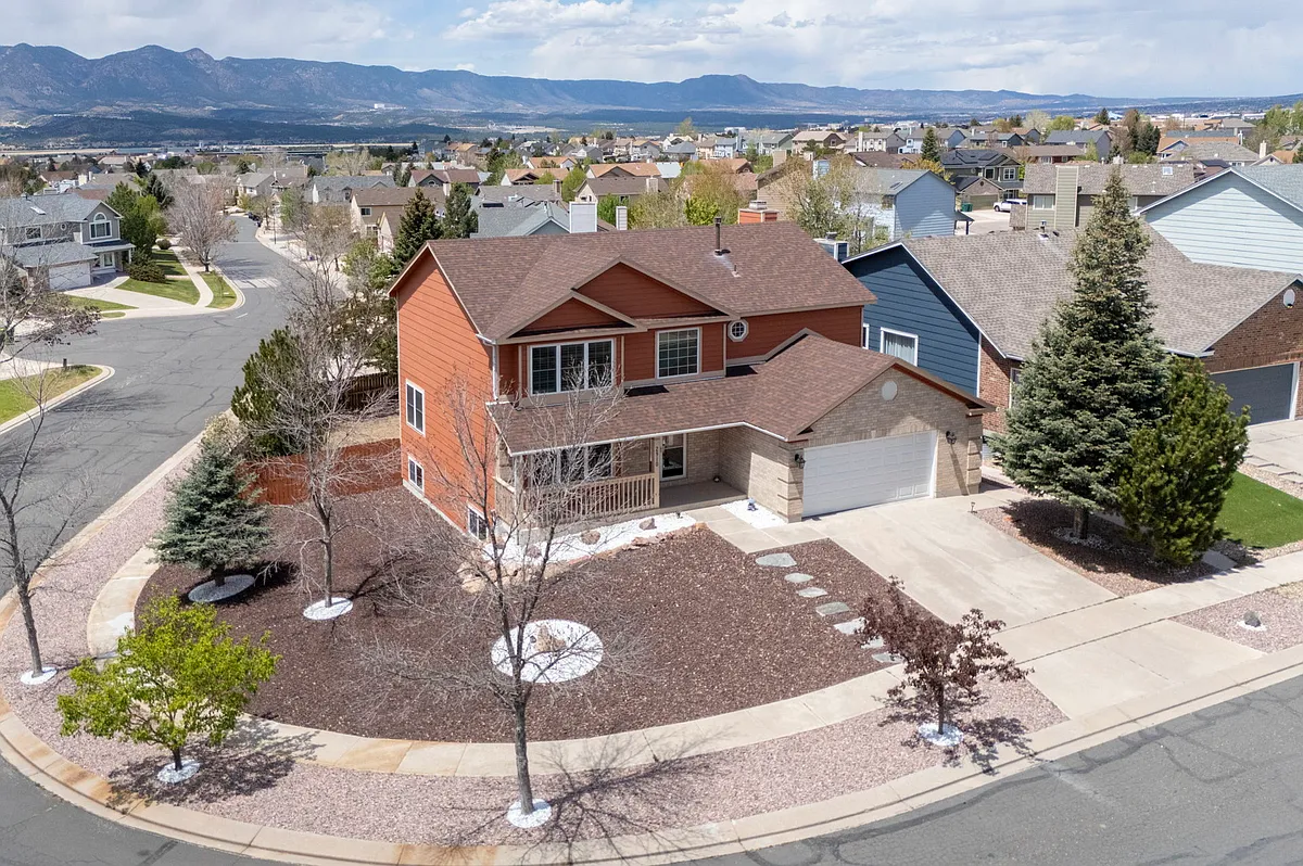 Building Photo - 2910 Helmsdale Dr