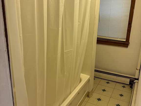 2nd image of 21 Pearl St APT 2