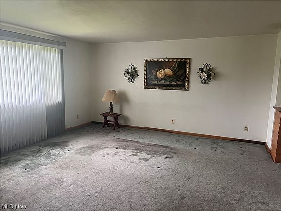 2nd image of 633 Ivy Ln