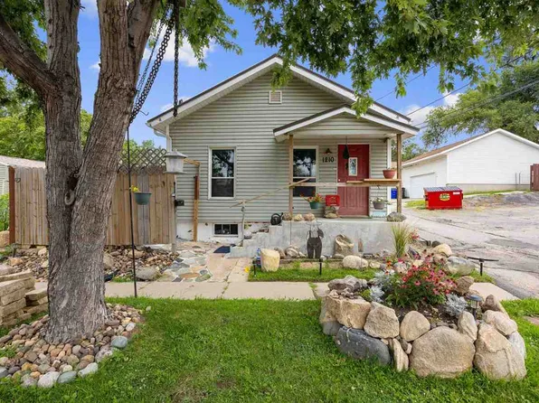 1210 Lincoln Ave NE, Cedar Rapids, IA 52402