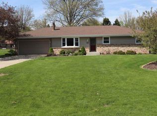 938 Cactus Ct, Machesney Park, IL 61115