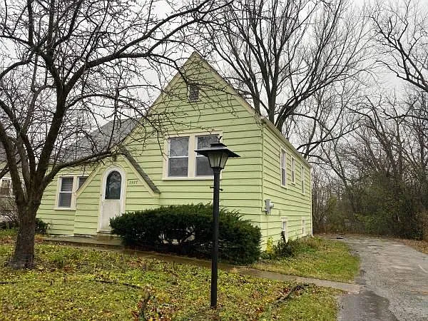 2927 Birch Rd photo 1
