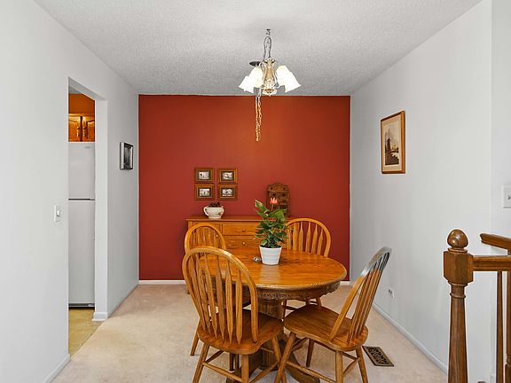 3rd image of 5S541 Paxton Dr APT A