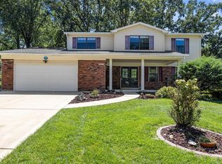 1546 Hummingbird Hill Ln, Ballwin, MO 63011