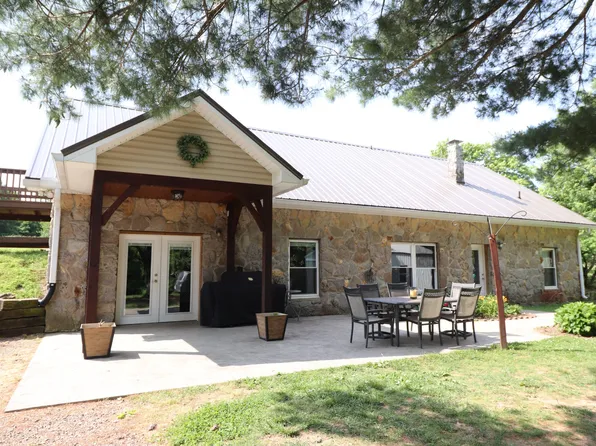 795 Cross Lanes Rd, Westmoreland, TN 37186