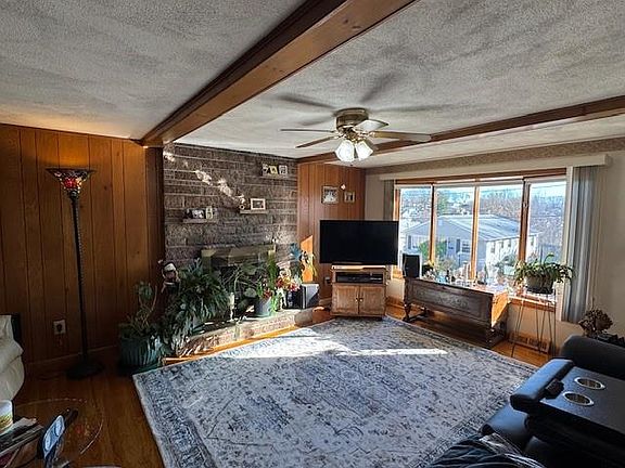 2nd image of 11 Cove Ct