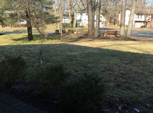 3 Williamsburg Dr, Roseland, NJ 07068