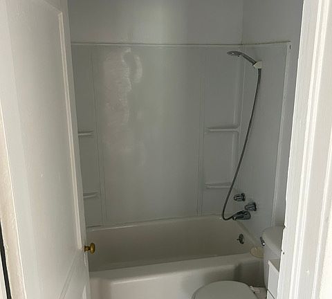 5th image of 895 Beaumont Ave #2